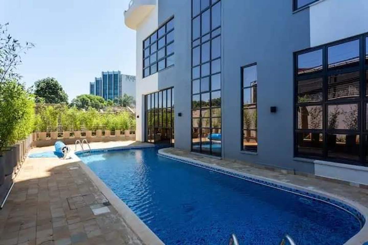Serviced 2 Bed Apartment with En Suite in Westlands Area - 10