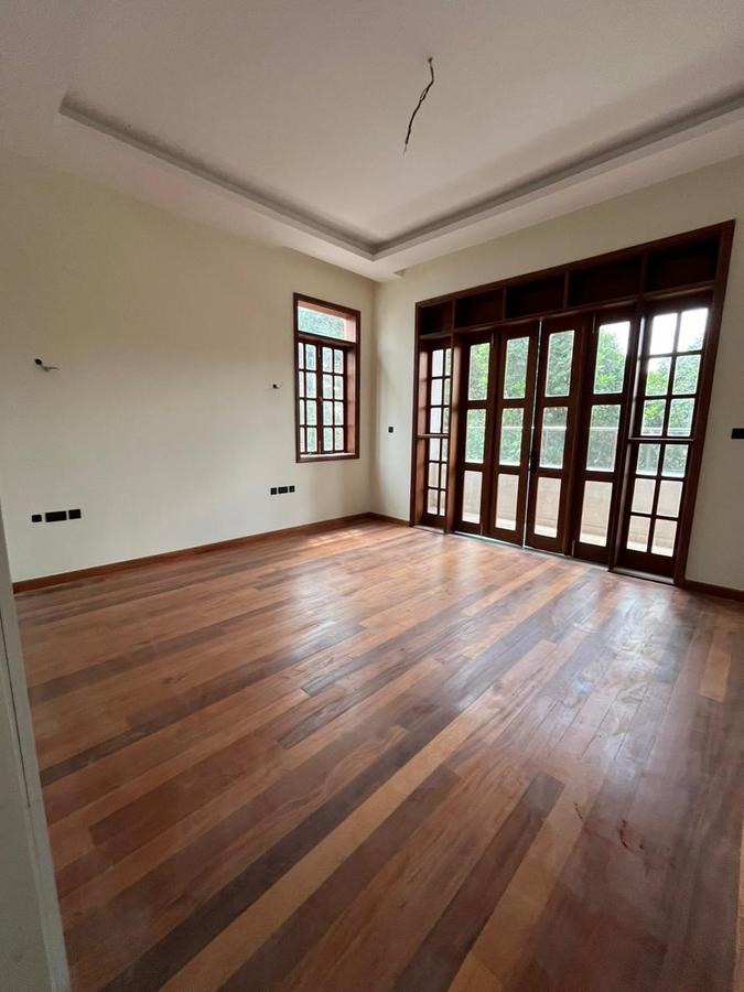 7 Bed Townhouse with Garden in Lavington - 11