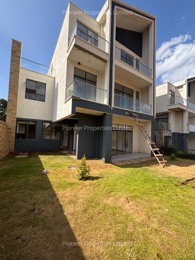 6 Bed House with En Suite at 00502 - 3