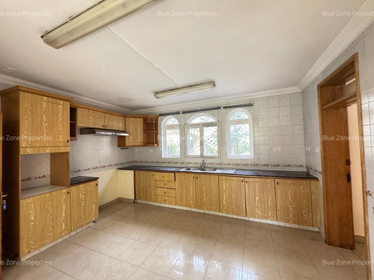 5 Bed House with En Suite at Off Glory Rd - 6