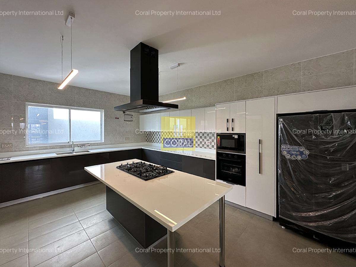 3 Bed Apartment in Riverside - 3