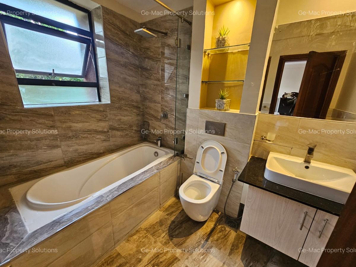 3 Bed Apartment with En Suite in Riverside - 5