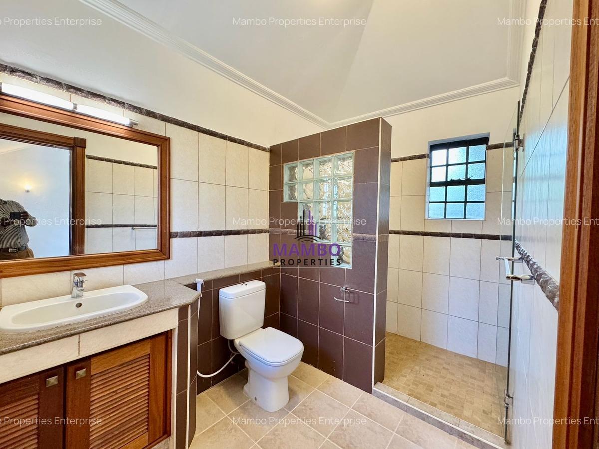 4 Bed Townhouse with En Suite at Peponi Rd - 15