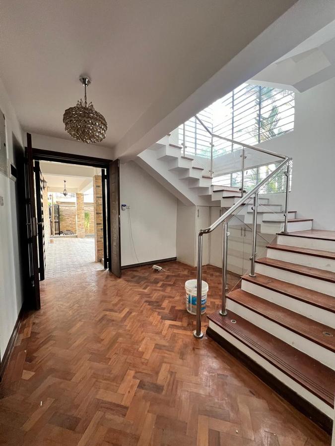 5 Bed Townhouse with En Suite in Lavington - 14