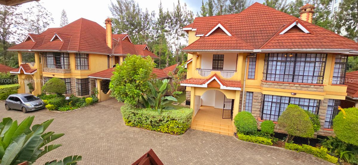 5 Bed Townhouse with En Suite at Lavington Road - 1