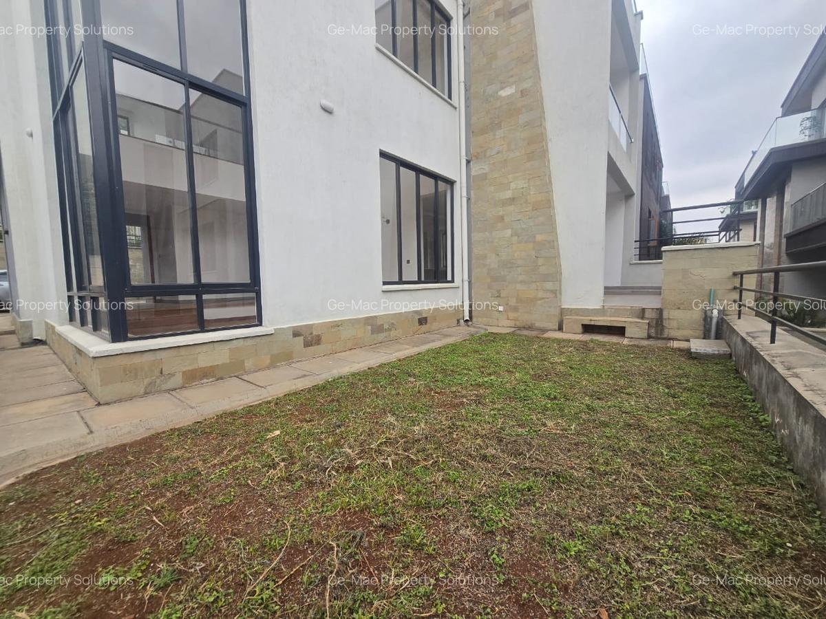 5 Bed Townhouse with En Suite in Lavington - 20