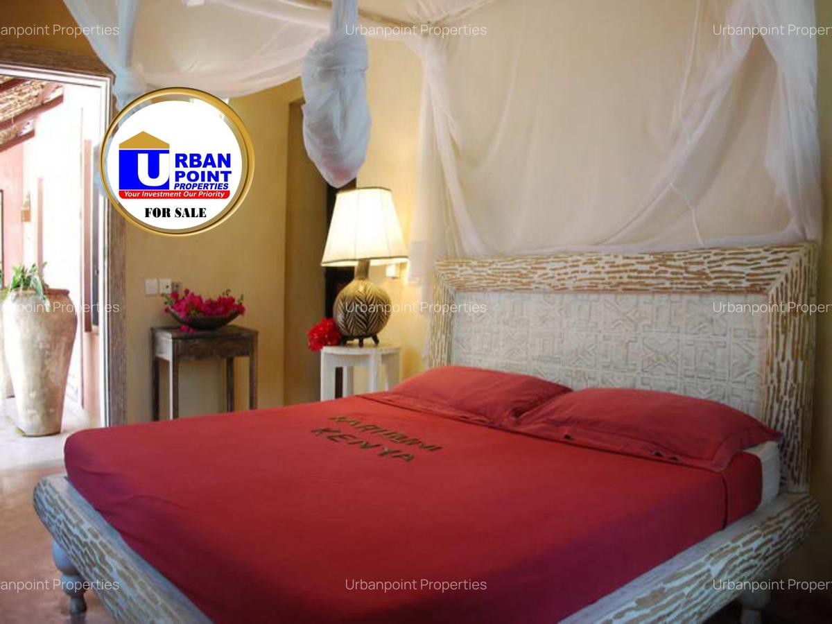 6 Bed Villa with En Suite in Watamu - 17