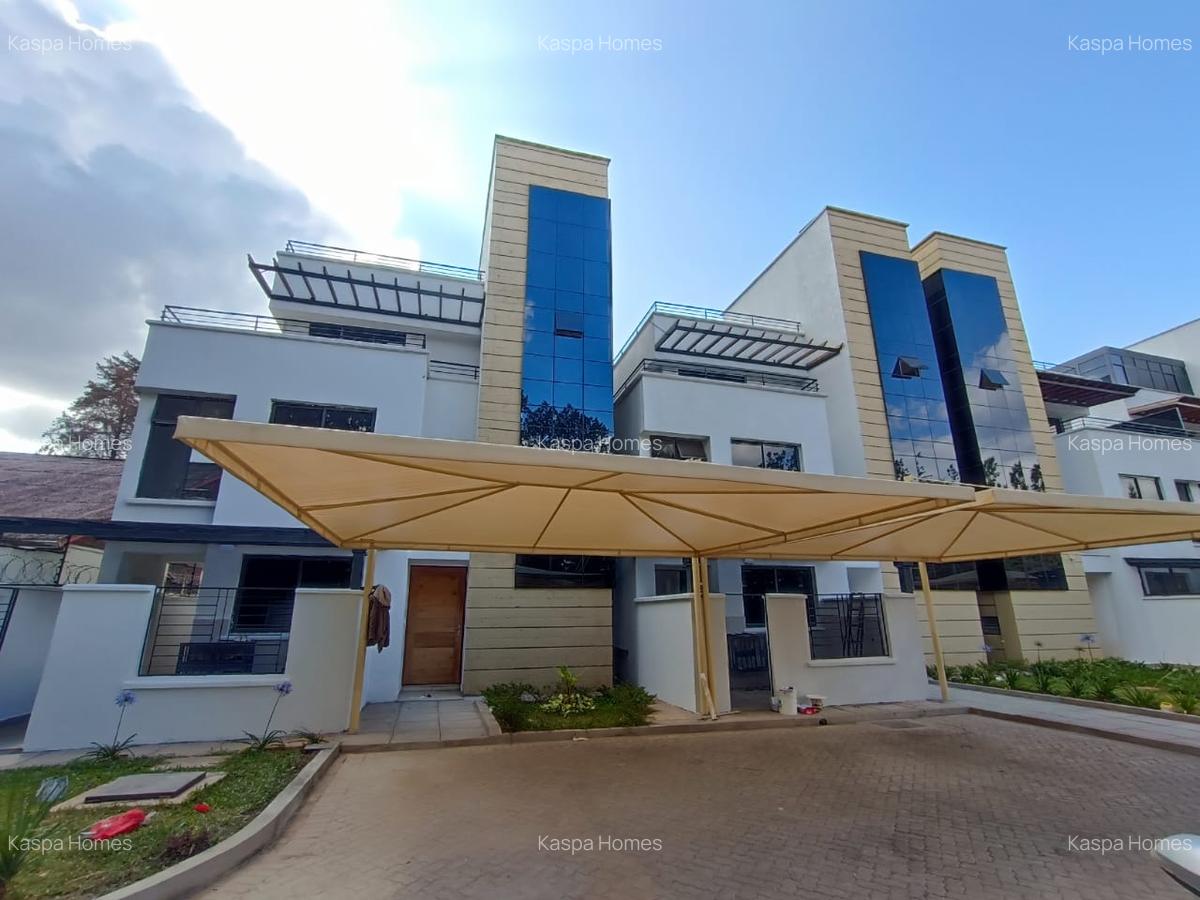 5 Bed House with En Suite in Lavington - 1