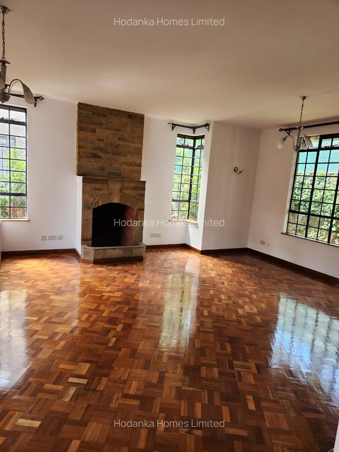 5 Bed Townhouse with En Suite in Lavington - 2
