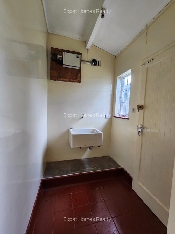 Commercial Property with Parking in Kilimani - 6