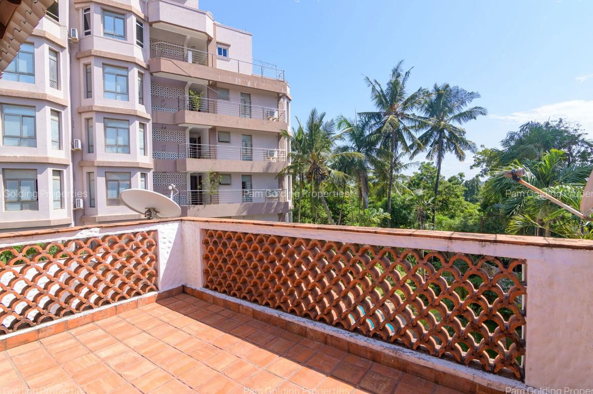 5 Bed House with En Suite in Nyali Area - 15