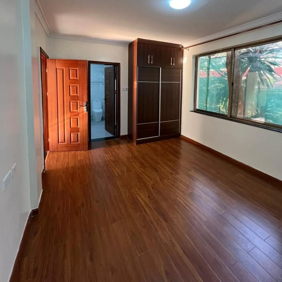 5 Bed Townhouse with En Suite at Chalbi Drive - 8