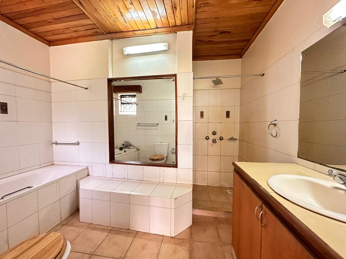 4 Bed Townhouse with En Suite in Lavington - 13