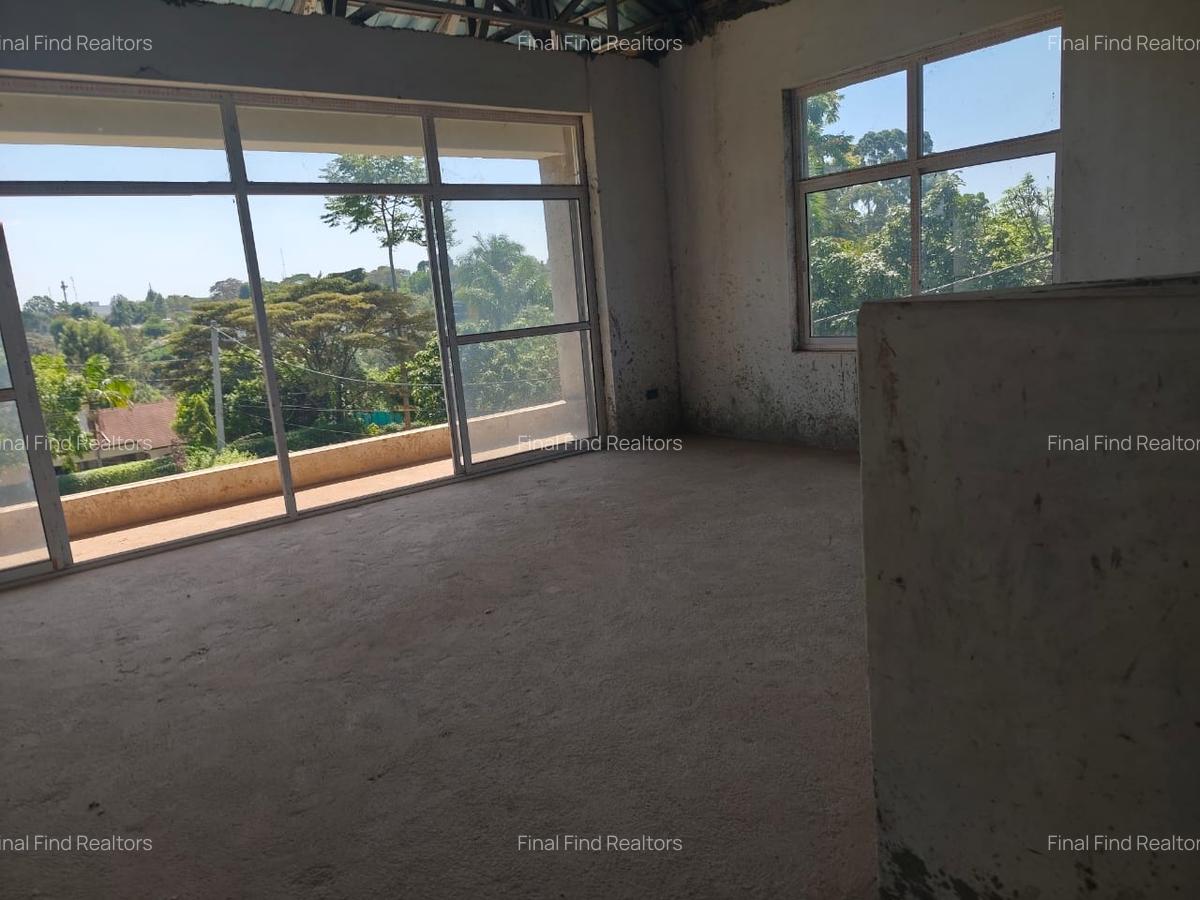 5 Bed House with En Suite in Runda - 12