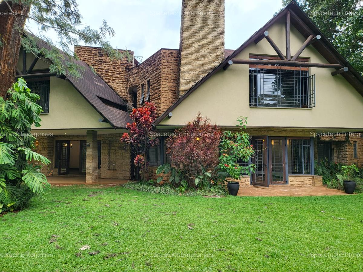 4 Bed Townhouse with En Suite in Lake View - 1