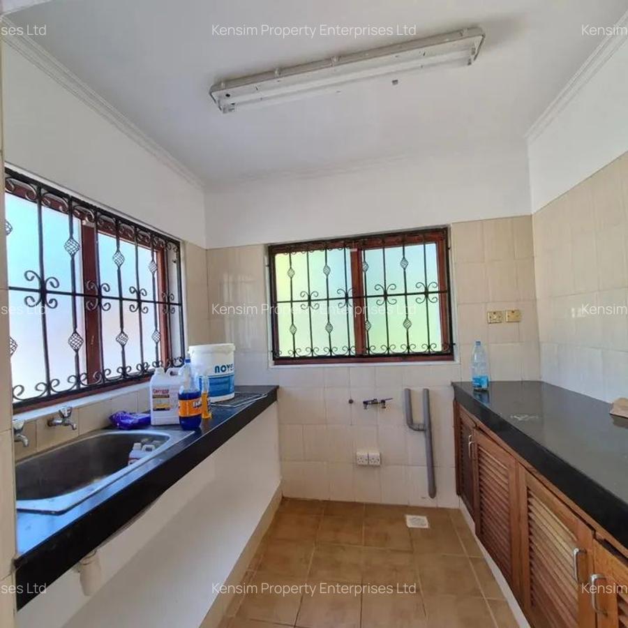 5 Bed Townhouse with En Suite in Runda - 13