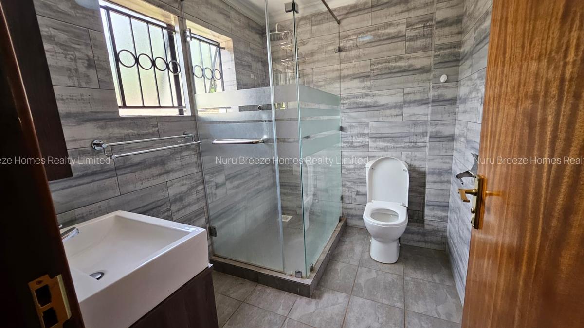 5 Bed House with En Suite in Runda - 12