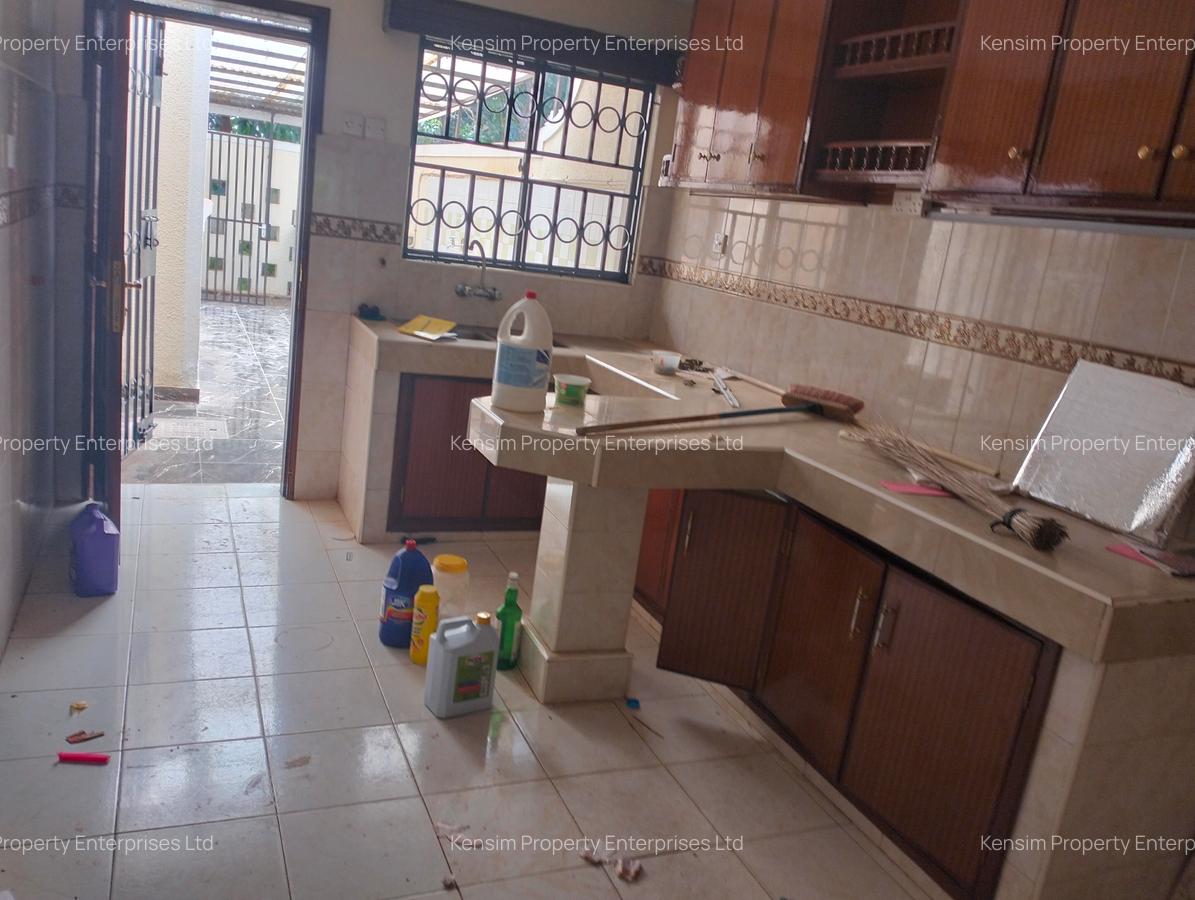 4 Bed Townhouse with En Suite in Lavington - 2