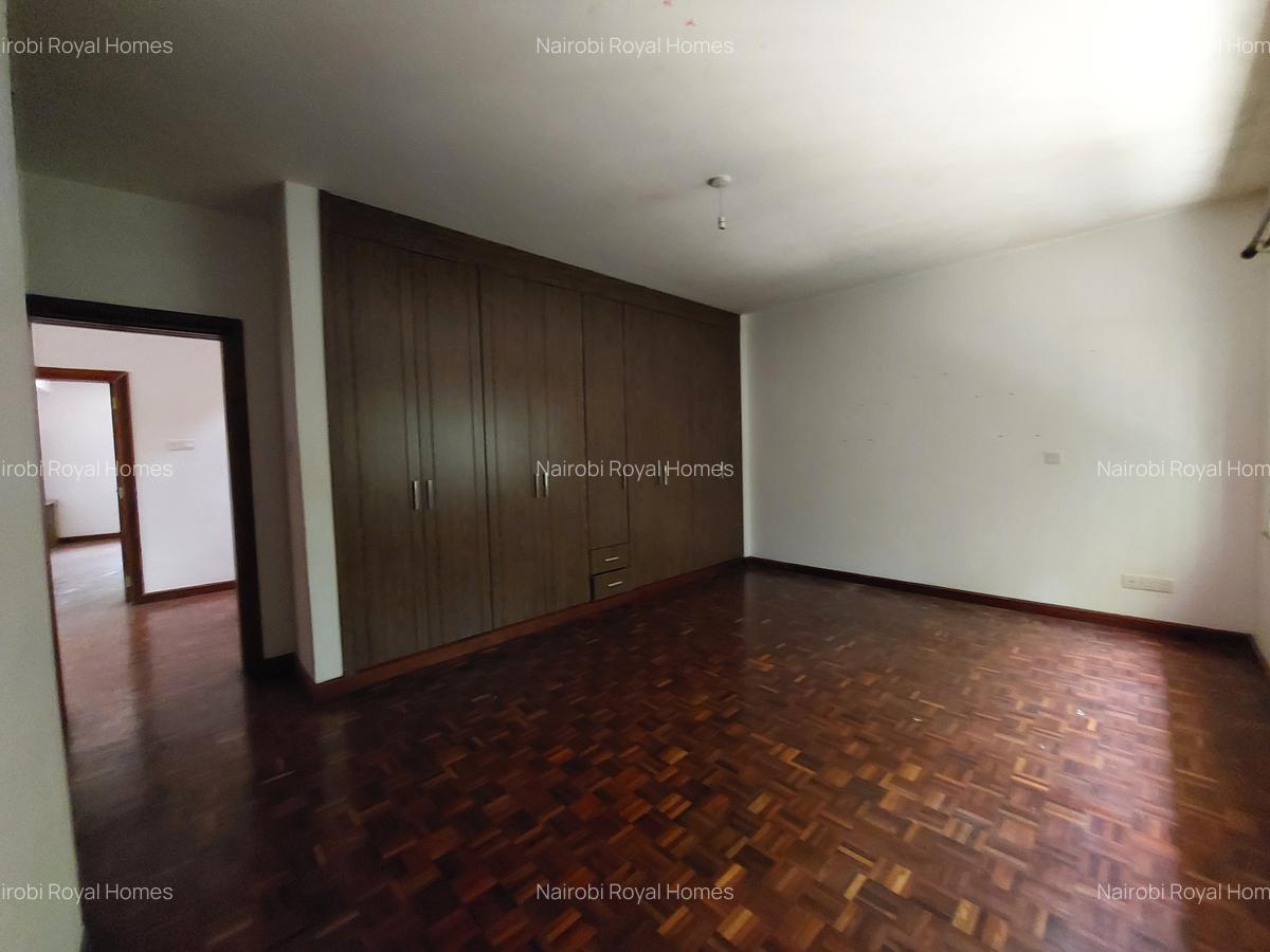 5 Bed Townhouse with En Suite at Lavington - 16