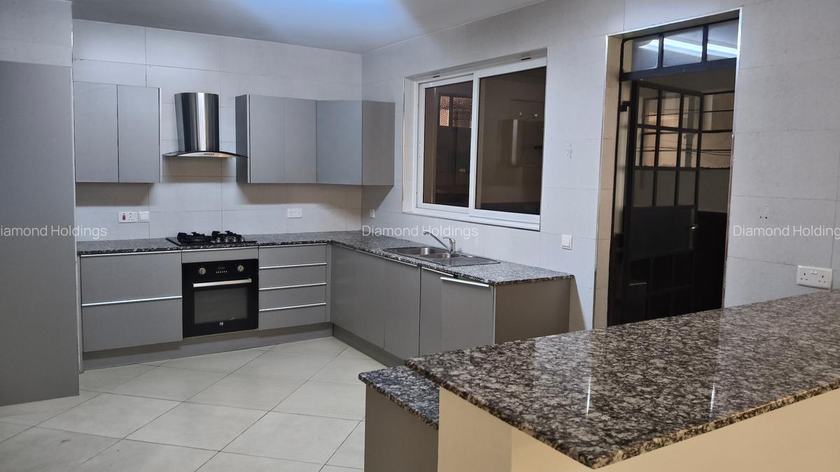 4 Bed Apartment with En Suite at Parklands - 1