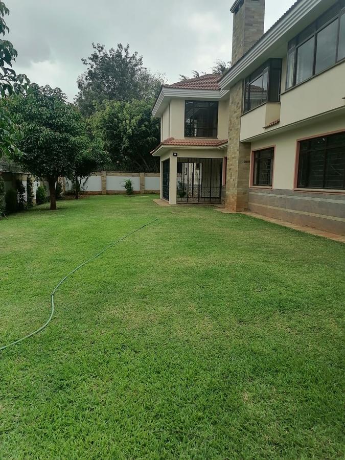 5 Bed Townhouse with Garden in Lavington - 1