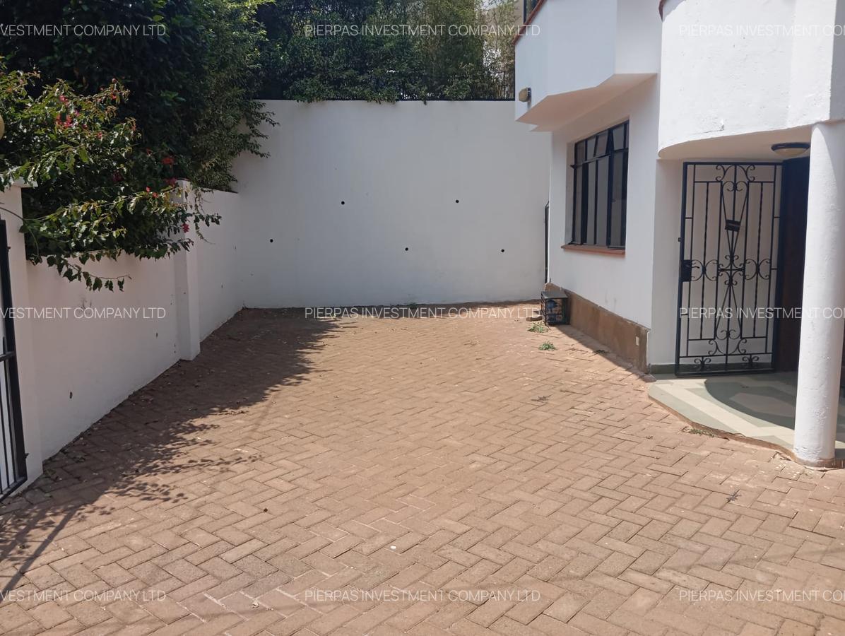 5 Bed Townhouse with En Suite in Riverside - 9