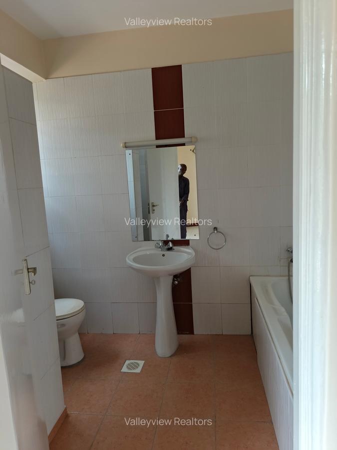 2 Bed House with En Suite at Lavington - 19