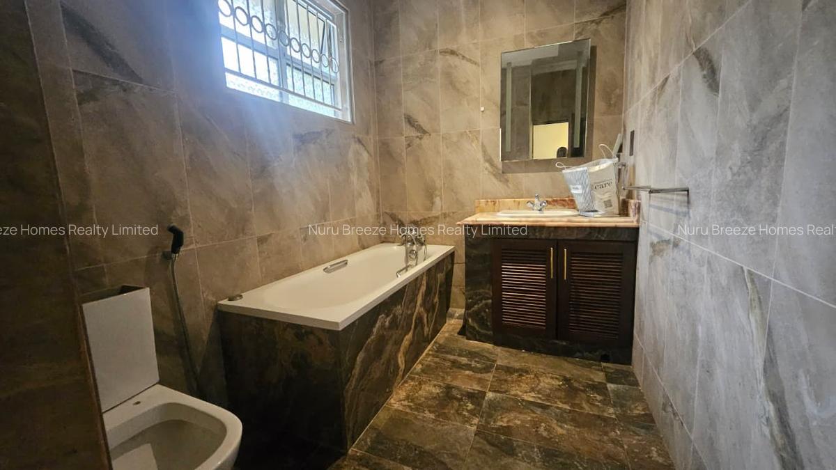 4 Bed House with En Suite in Runda - 6