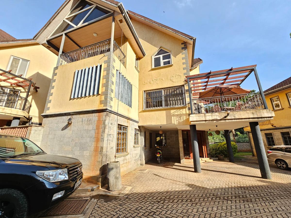 5 Bed House with En Suite in Spring Valley - 1