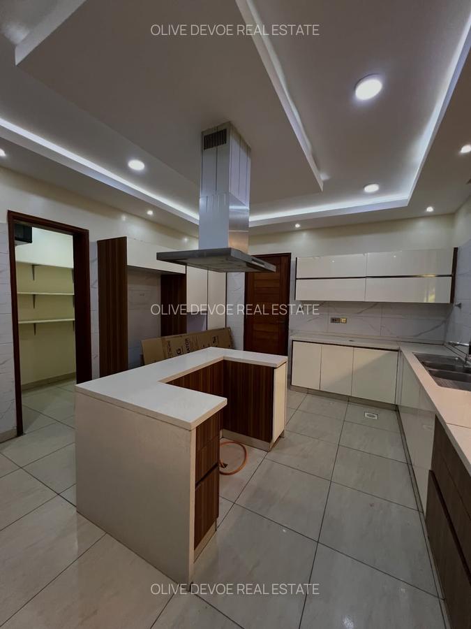 5 Bed Townhouse with En Suite in Kileleshwa - 16