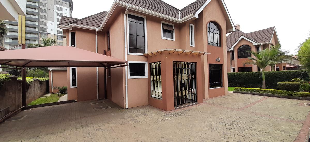 4 Bed House with En Suite in Lavington - 1