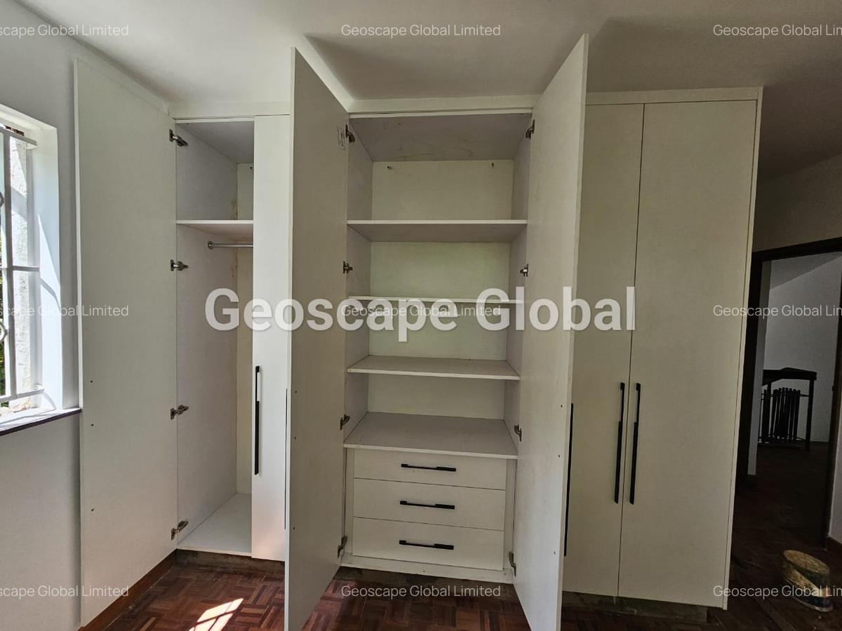 5 Bed House with En Suite in Runda - 8