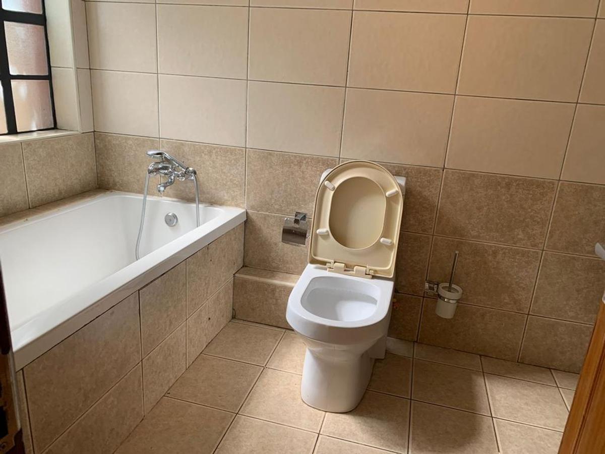 4 Bed Townhouse with En Suite in Lavington - 10