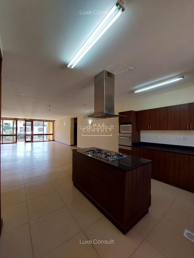 3 Bed Apartment with Swimming Pool in Riverside - 2