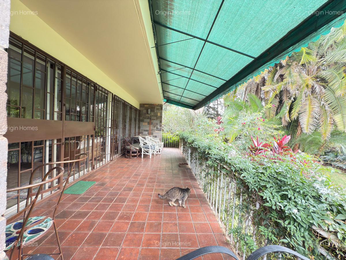 4 Bed House with En Suite at Lavington - 19