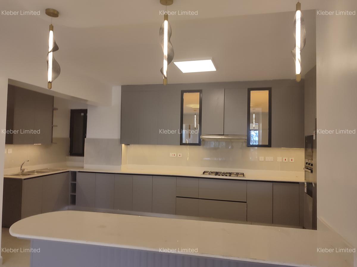 1 Bed Apartment with En Suite in Parklands - 5