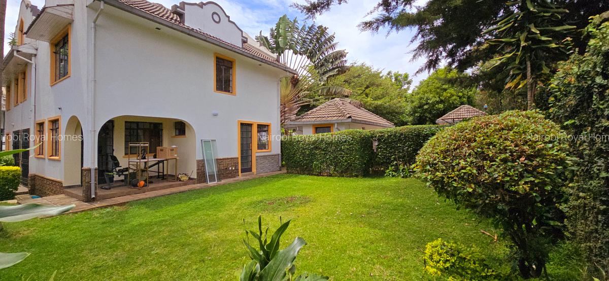 4 Bed Townhouse with En Suite at Lavington Mall - 2