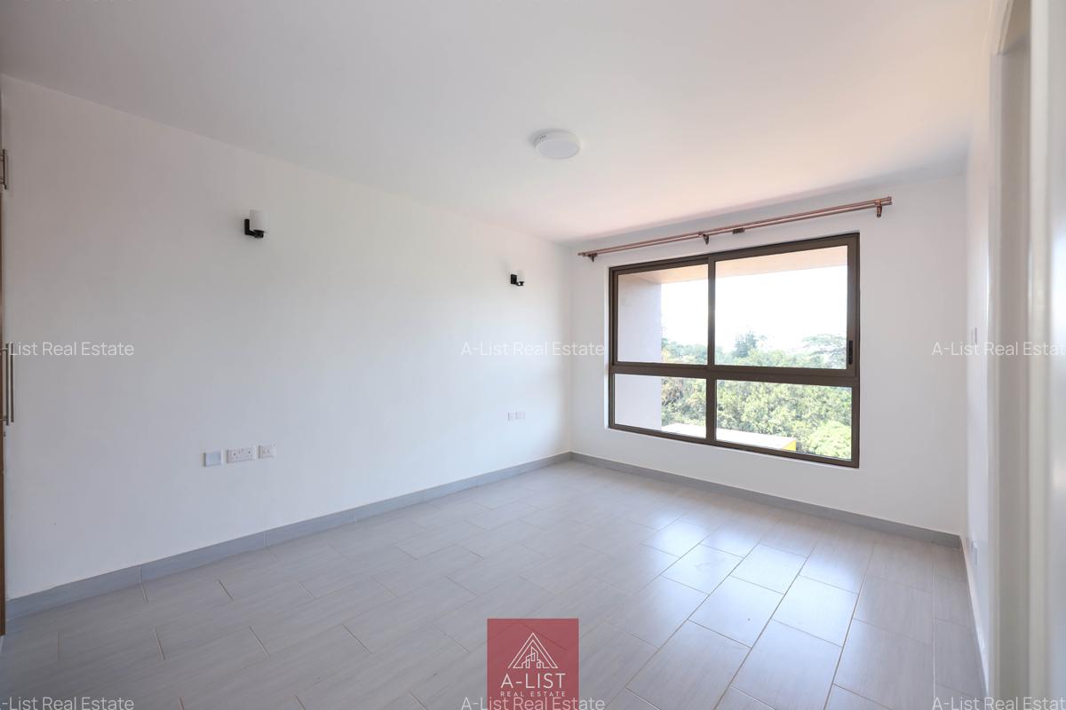 3 Bed Apartment with En Suite at Lavington - 8