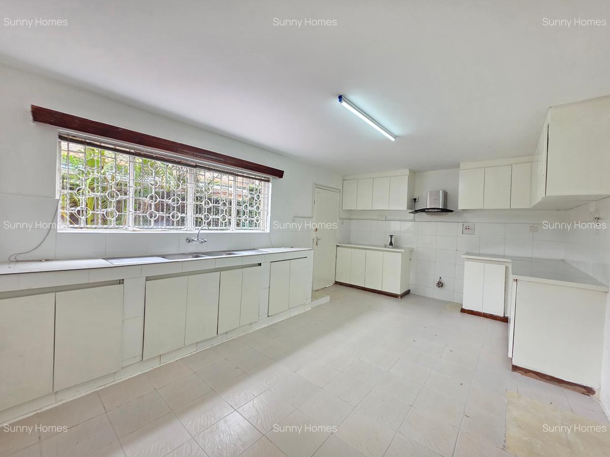 4 Bed House with En Suite at Lavington Green - 10