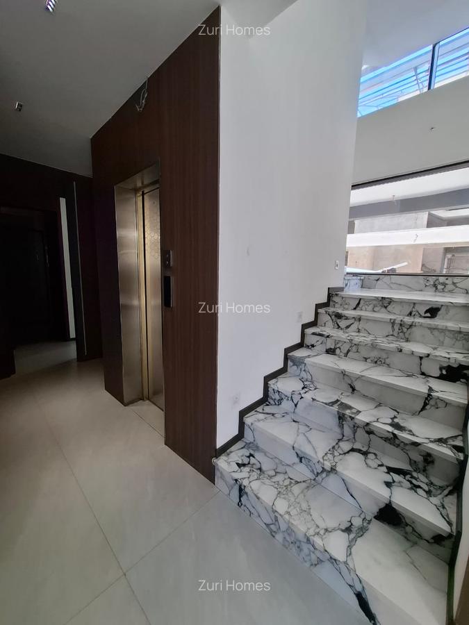 5 Bed Townhouse with En Suite in Lavington - 19