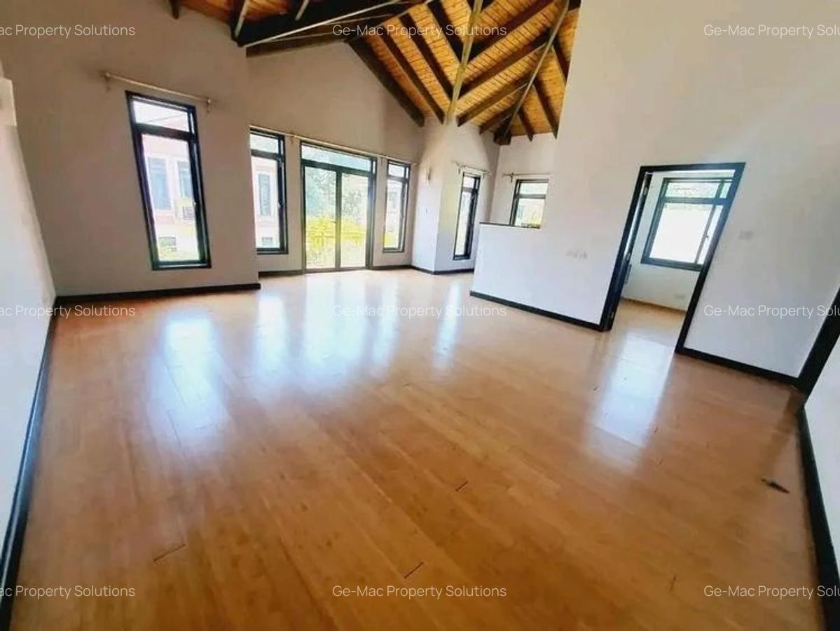 5 Bed House with En Suite in Lavington - 6