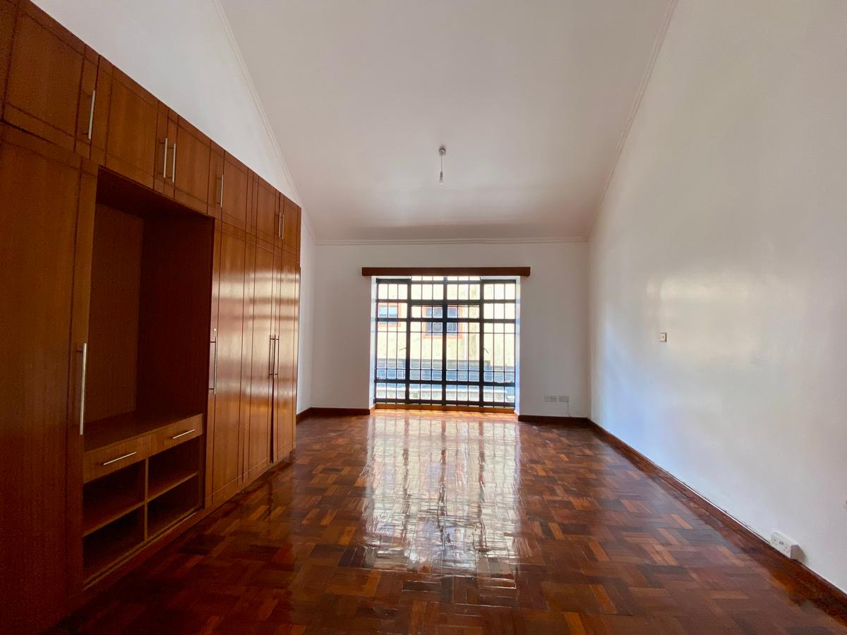 4 Bed Townhouse with En Suite in Lavington - 12