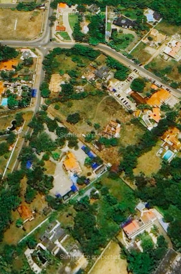1.75 m² Residential Land at Beach Road - 3
