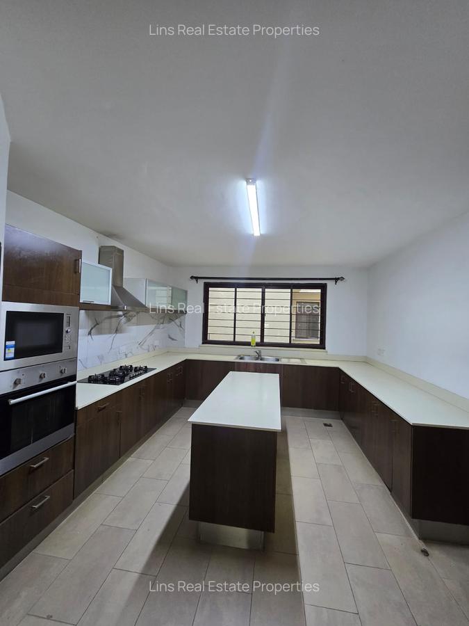 5 Bed Townhouse with En Suite in Lavington - 5