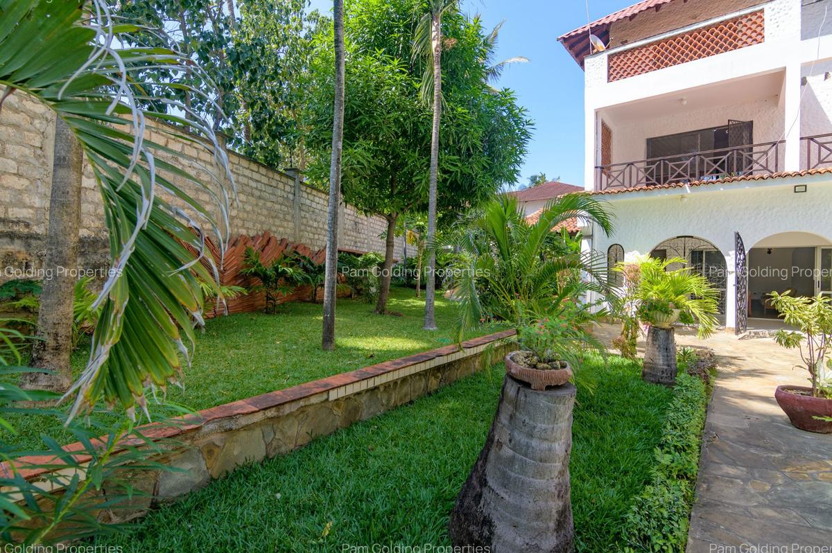 5 Bed House with En Suite in Nyali Area - 19