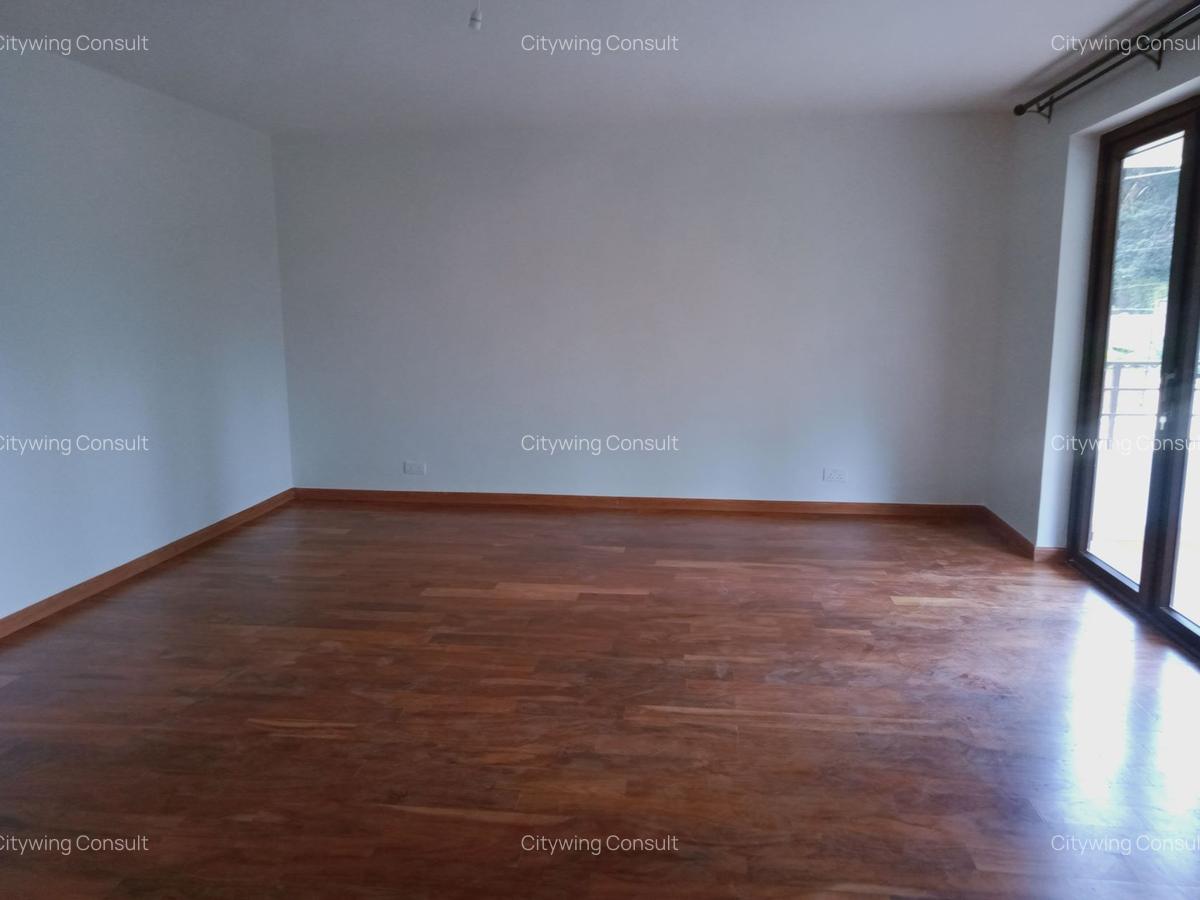 5 Bed Townhouse with En Suite at Lavington - 10