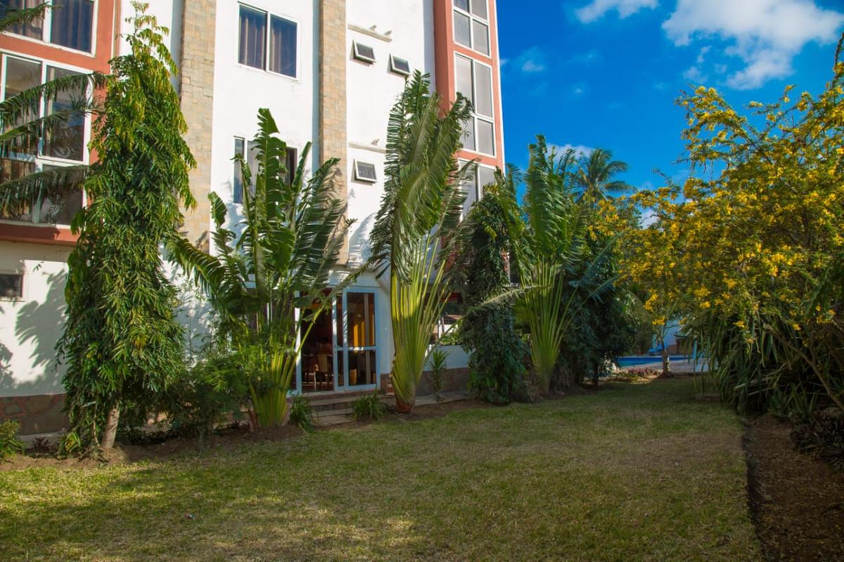 Serviced 10 Bed Apartment with En Suite in Nyali Area - 8