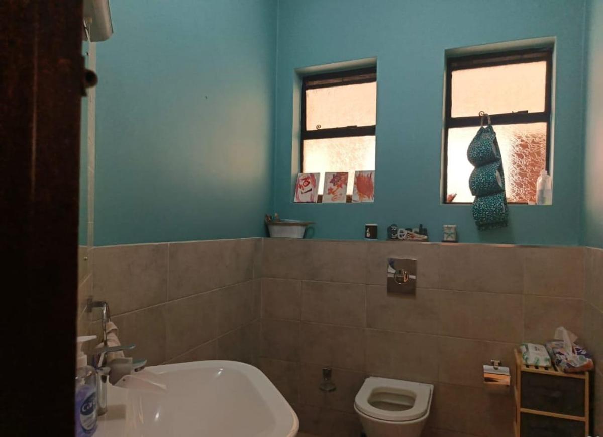 5 Bed Villa with En Suite in Spring Valley - 13