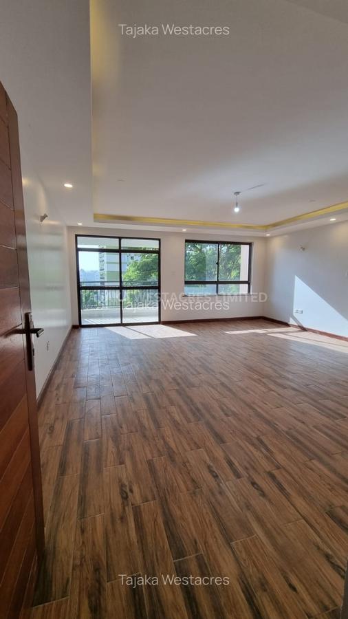 3 Bed Apartment with En Suite at Hatheru Road - 2