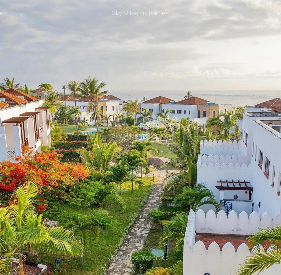 Serviced 3 Bed Apartment with En Suite at Sultan Palace - 6